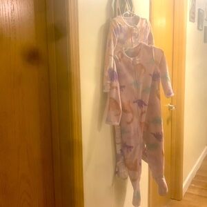 2 Kids Sleepers in good condition size 2T